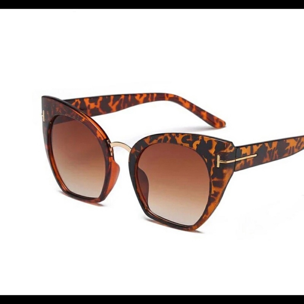 New Leopard Cat Eye SunGlasses with Gold Accents - Picture 2 of 7